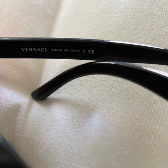Versace sunglasses - Picture 3 of 5